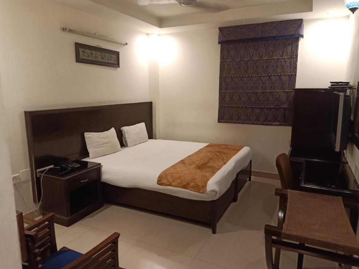 Hotel Clark Heights Νέο Δελχί Εξωτερικό φωτογραφία
