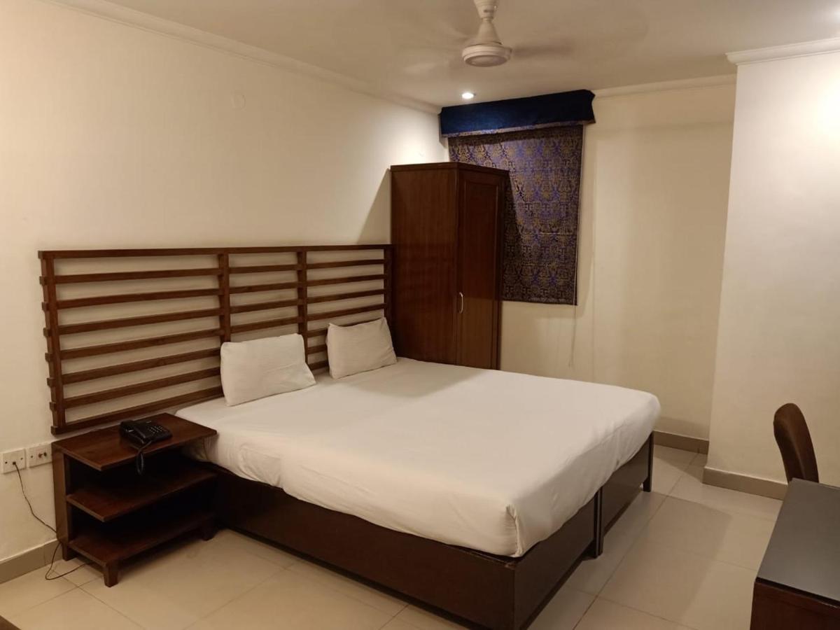 Hotel Clark Heights Νέο Δελχί Εξωτερικό φωτογραφία